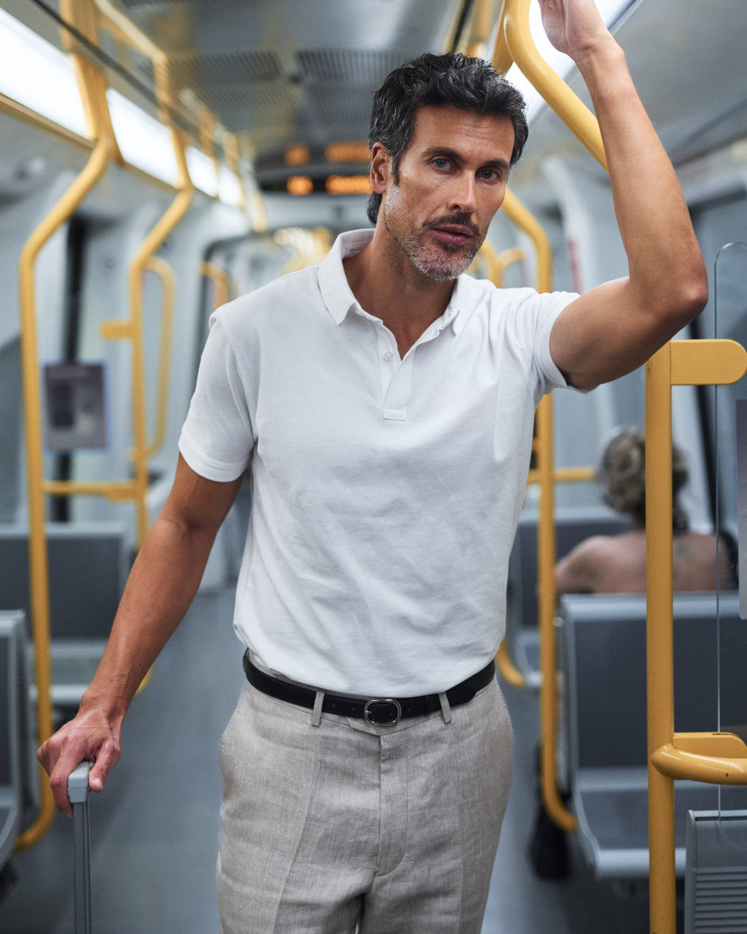 Model: 189 cm, 81 kg wearing Slim fit M (39-40)